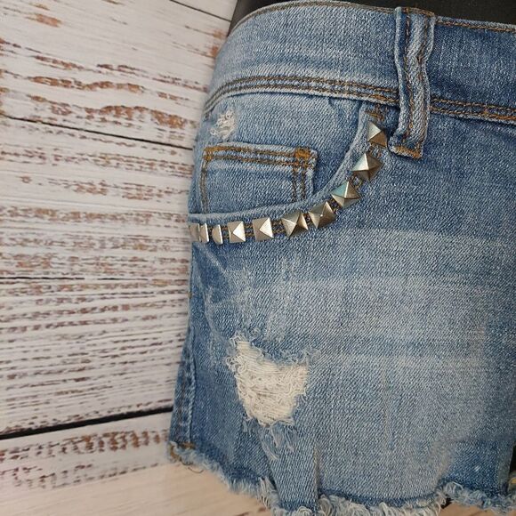 Womans Charlotte Russe Distressed Shorts size 4 - Picture 6 of 15